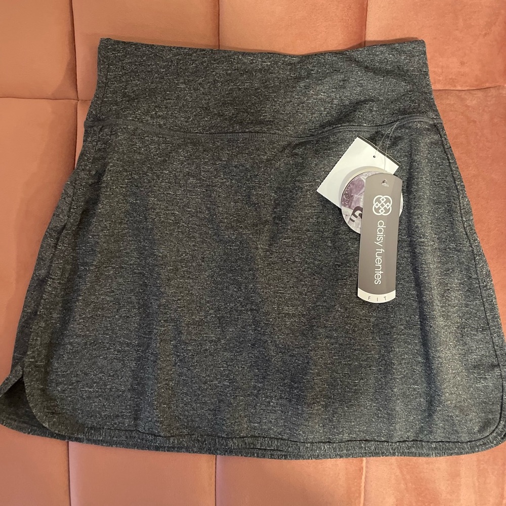 Super cute gray skort